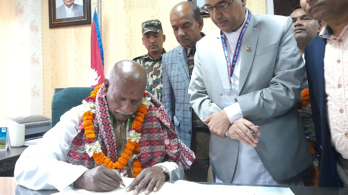 महिलामन्त्री यादवद्वारा पदभार ग्रहण